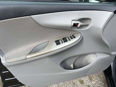 Used 2013 Toyota Corolla LE Special Edition image 21