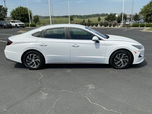 Used 2023 Hyundai Sonata Blue FWD image 2