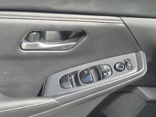 Used 2024 Nissan Sentra SV FWD image 8