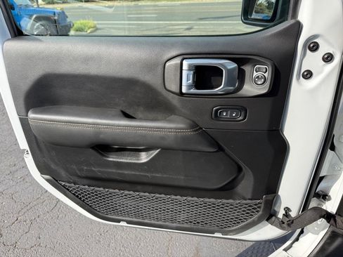 Used 2023 Jeep Gladiator Overland image 28