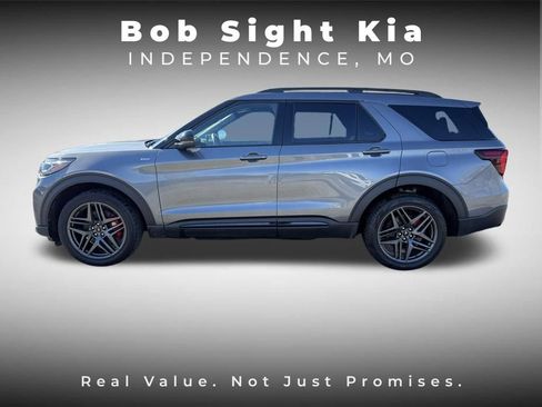 Used 2025 Ford Explorer ST-Line w/ ST-Line Street Pack image 6