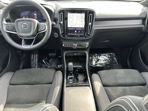 Certified 2023 Volvo XC40 B5 Ultimate w/ Climate Package AWD/4WD image 15