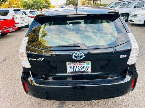 Used 2014 Toyota Prius V Three FWD image 8
