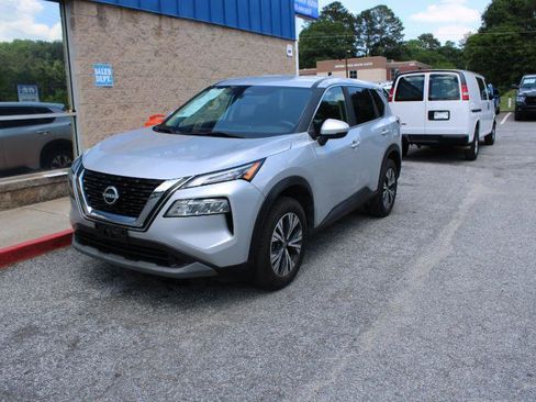 Used 2022 Nissan Rogue SV FWD image 3