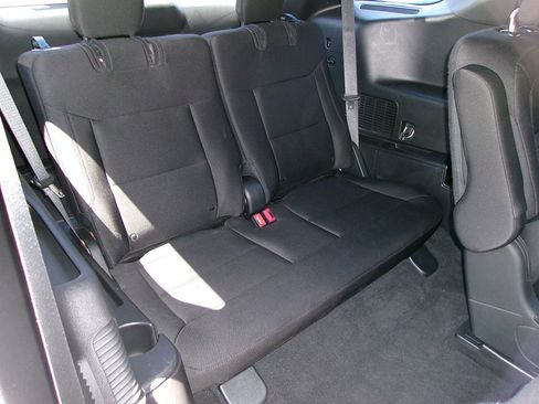 Used 2020 Ford Explorer XLT image 11