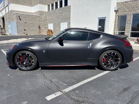 Used 2020 Nissan 370Z NISMO RWD image 2