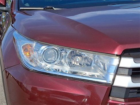 Used 2019 Toyota Highlander AWD V6 image 9