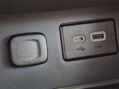 Certified 2023 GMC Acadia SLE w/ Driver Convenience Package image 24