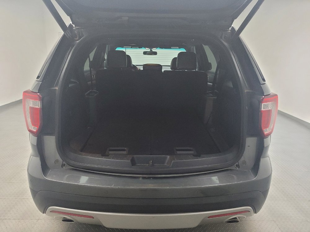Used 2016 Ford Explorer XLT w/ Equipment Group 202A AWD/4WD image 29