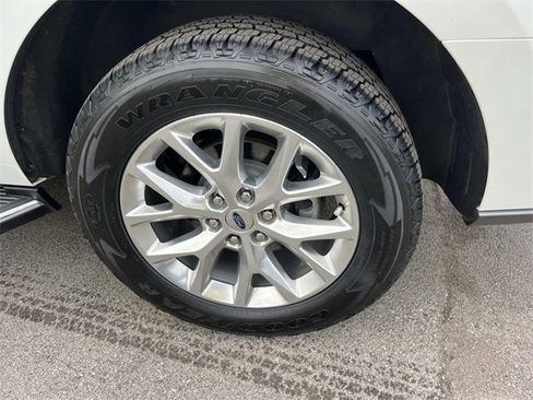 Used 2020 Ford Expedition XLT w/ Equipment Group 202A image 12