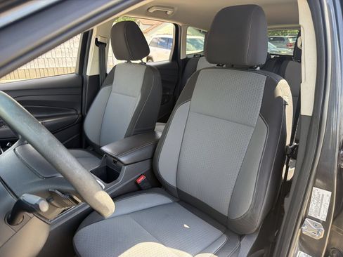 Used 2017 Ford Escape SE w/ Equipment Group 201A AWD/4WD image 18