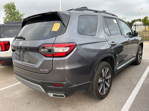 Used 2025 Honda Pilot Elite image 3