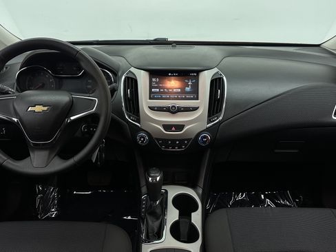 Used 2017 Chevrolet Cruze LS FWD image 24