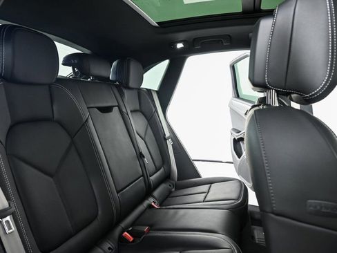 Certified 2025 Porsche Macan image 23