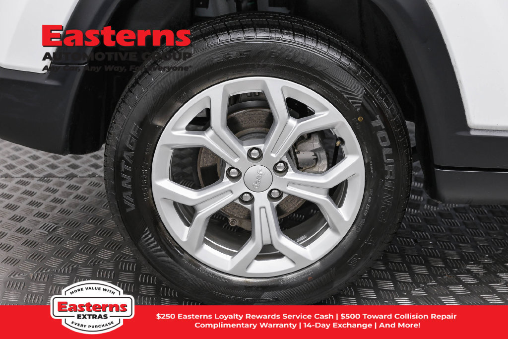 Used 2024 Jeep Compass Latitude AWD/4WD image 29