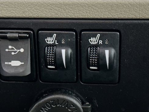 Used 2017 Toyota Sienna XLE w/ XLE Navigation Package FWD image 24