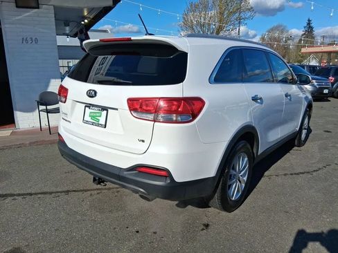 Used 2017 Kia Sorento AWD image 5