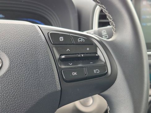 Used 2025 Hyundai Venue SEL FWD image 17