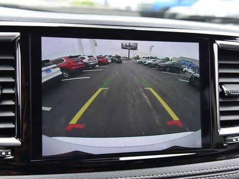 Used 2023 Chrysler Pacifica Limited FWD image 13
