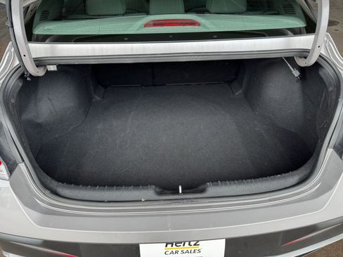 Used 2025 Hyundai Elantra SEL image 31