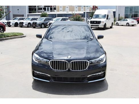 Used 2017 BMW 740i xDrive AWD/4WD image 2
