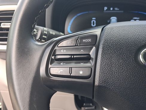 Used 2025 Hyundai Venue SEL FWD image 12
