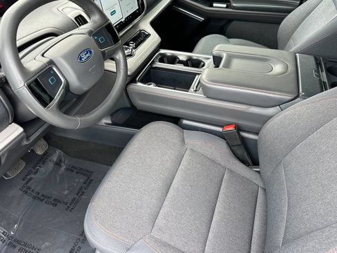 Used 2025 Ford Expedition Active AWD/4WD image 10