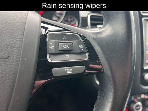 Used 2016 Volkswagen Touareg Sport image 16