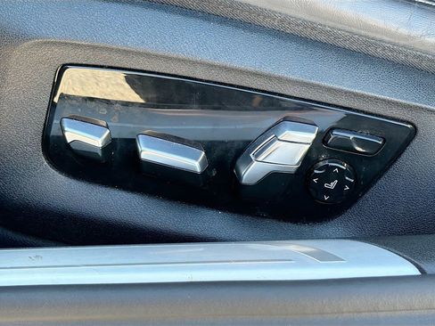 Used 2019 BMW 750i xDrive w/ M Sport Package image 28