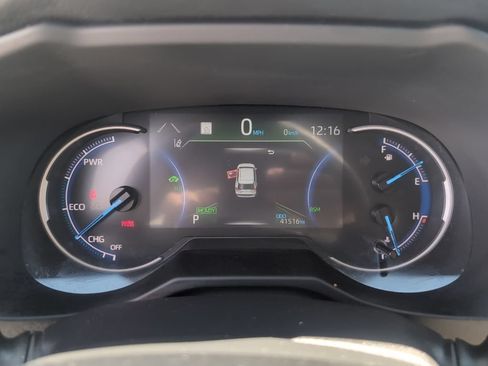 Used 2025 Toyota RAV4 XLE AWD/4WD image 16