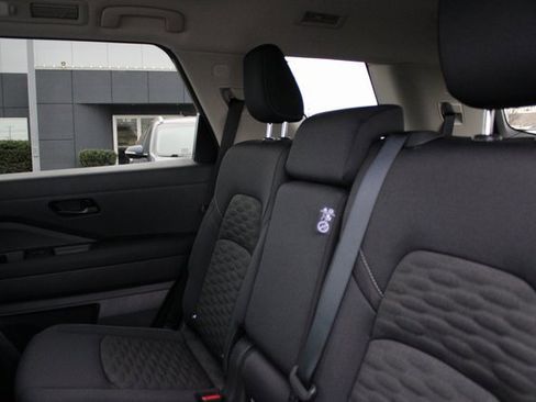 New 2025 Nissan Pathfinder SV image 17