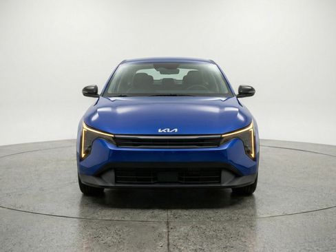 Used 2025 Kia K4 FWD image 2