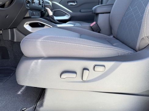 Certified 2025 Nissan Frontier SV image 24