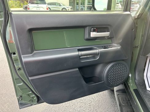Used 2012 Toyota FJ Cruiser 4WD w/ Upgrade Pkg image 12