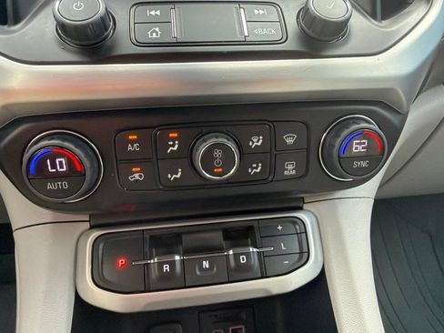 Used 2023 GMC Acadia SLT FWD image 29