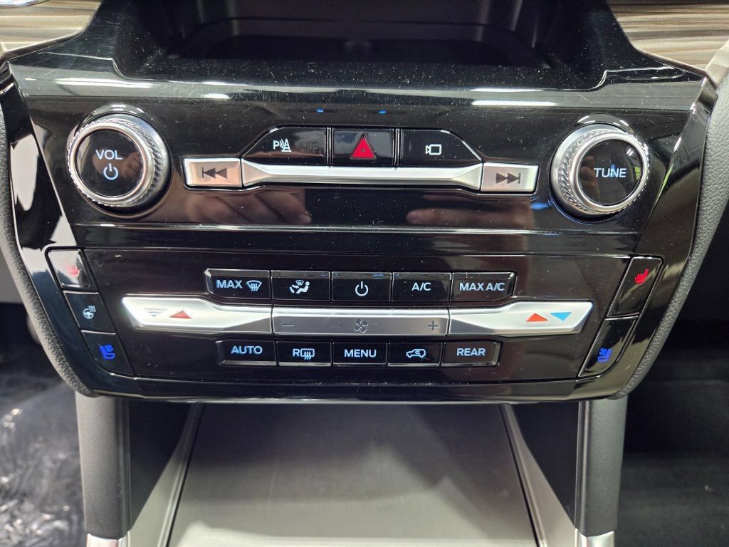 Used 2021 Ford Explorer Limited AWD/4WD image 38