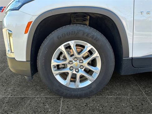 Used 2023 Chevrolet Traverse LS image 14