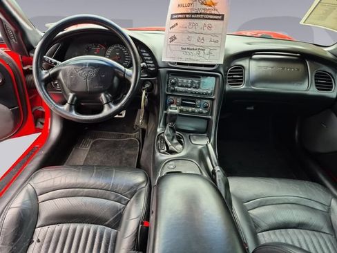 Used 2004 Chevrolet Corvette Coupe RWD image 12