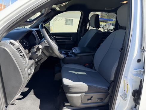 Used 2024 RAM 2500 Big Horn w/ Bed Utility Group image 12