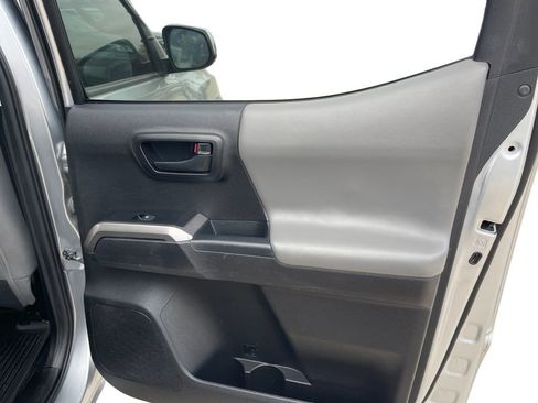 Used 2021 Toyota Tacoma TRD Off-Road image 18