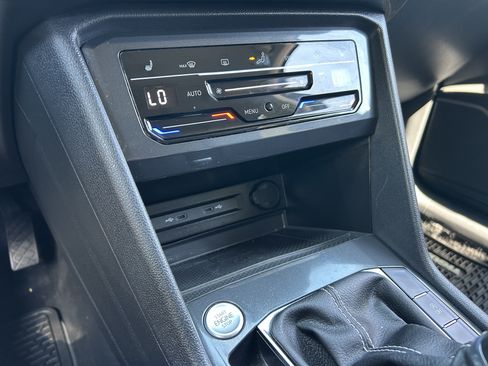 Used 2023 Volkswagen Tiguan SE FWD image 23