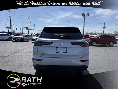 New 2026 Mitsubishi Outlander ES image 8