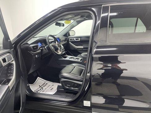 Used 2022 Ford Explorer XLT w/ Equipment Group 202A AWD/4WD image 7