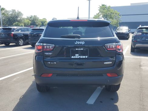 Used 2024 Jeep Compass Latitude AWD/4WD image 7