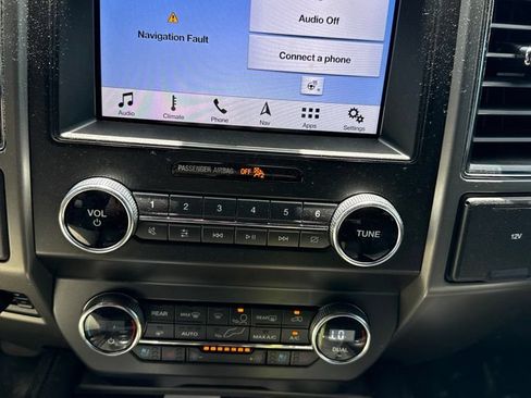 Used 2019 Ford Expedition XLT w/ Equipment Group 202A AWD/4WD image 10