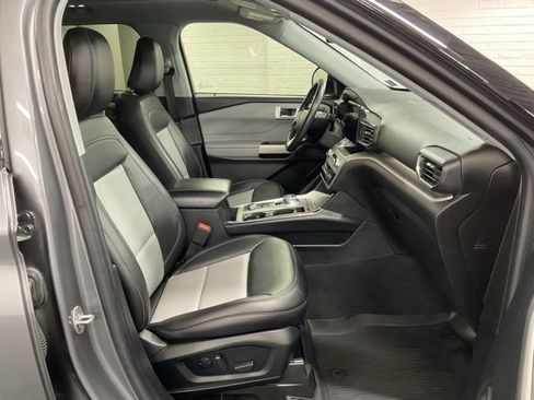 Used 2022 Ford Explorer XLT w/ Equipment Group 202A image 24