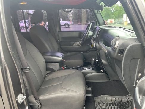 Used 2017 Jeep Wrangler Unlimited Sport w/ Connectivity Group AWD/4WD image 22