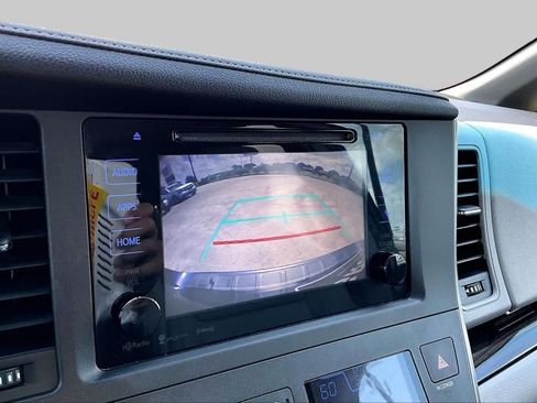 Used 2016 Toyota Sienna XLE FWD image 26