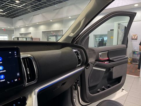 Used 2025 Ford Expedition Max Platinum AWD/4WD image 24