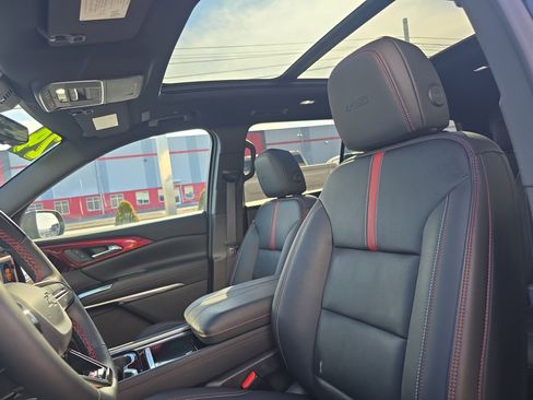 Used 2024 Chevrolet Traverse RS w/ LPO, Floor Liner Package image 11